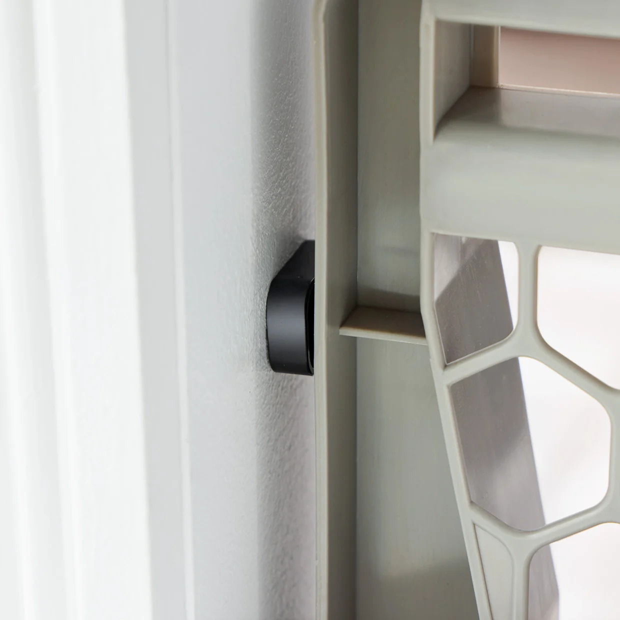Plastic Expandable Pet Gate - Image 8