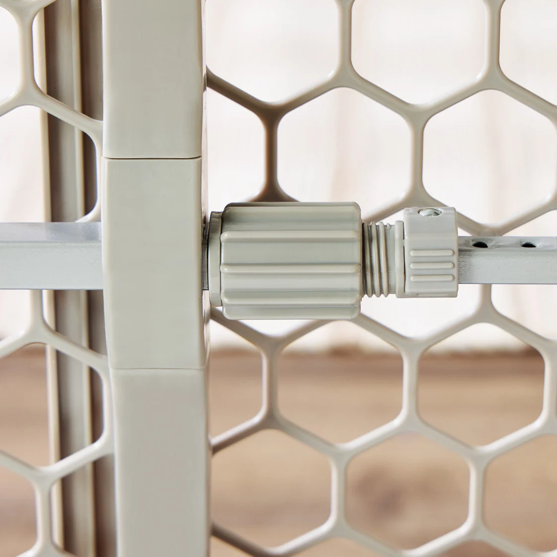 Plastic Expandable Pet Gate - Image 9